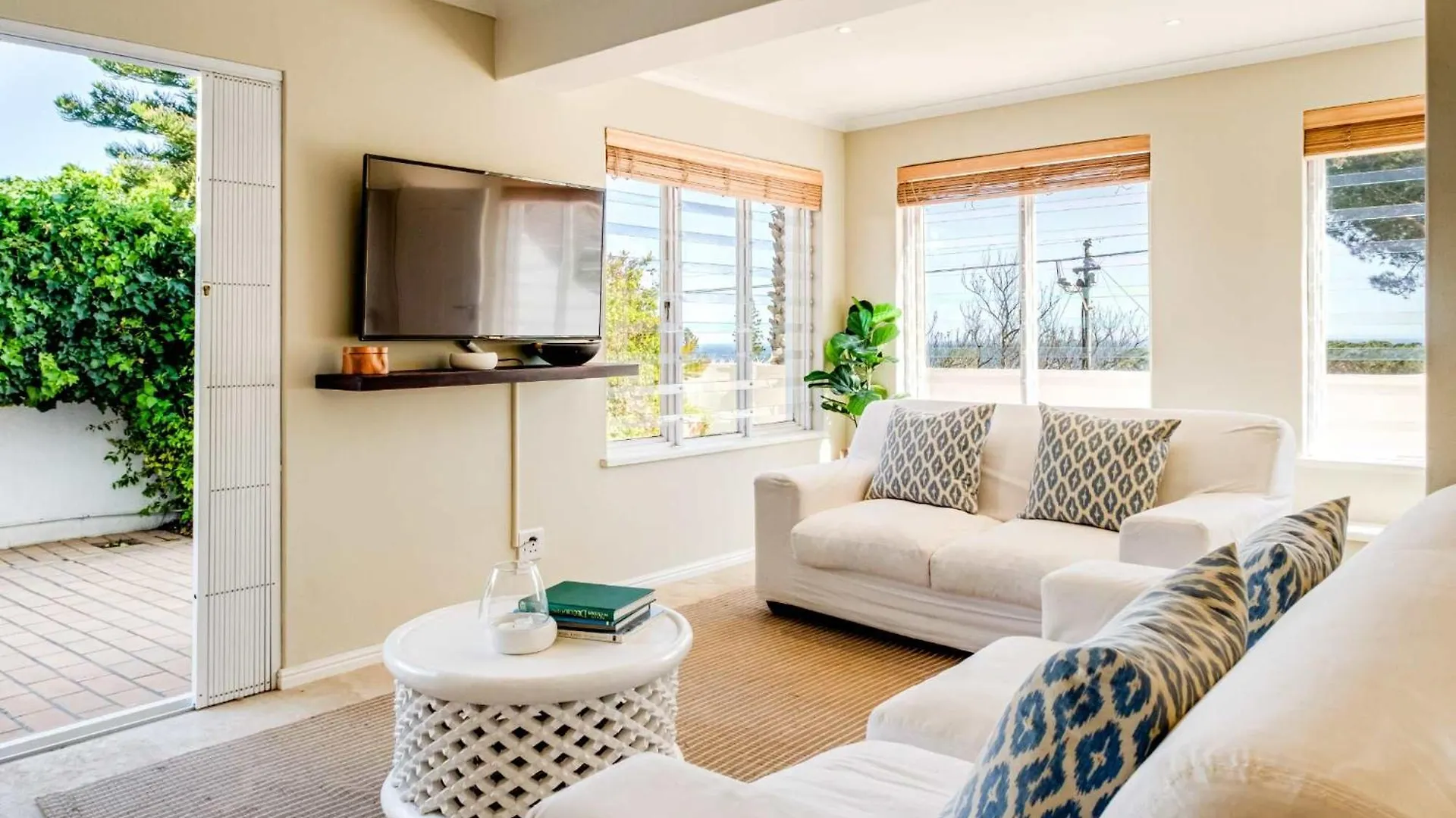 2-Br Camps Bay Apartment With Pool Atlantic Tide Cape Town 0*,